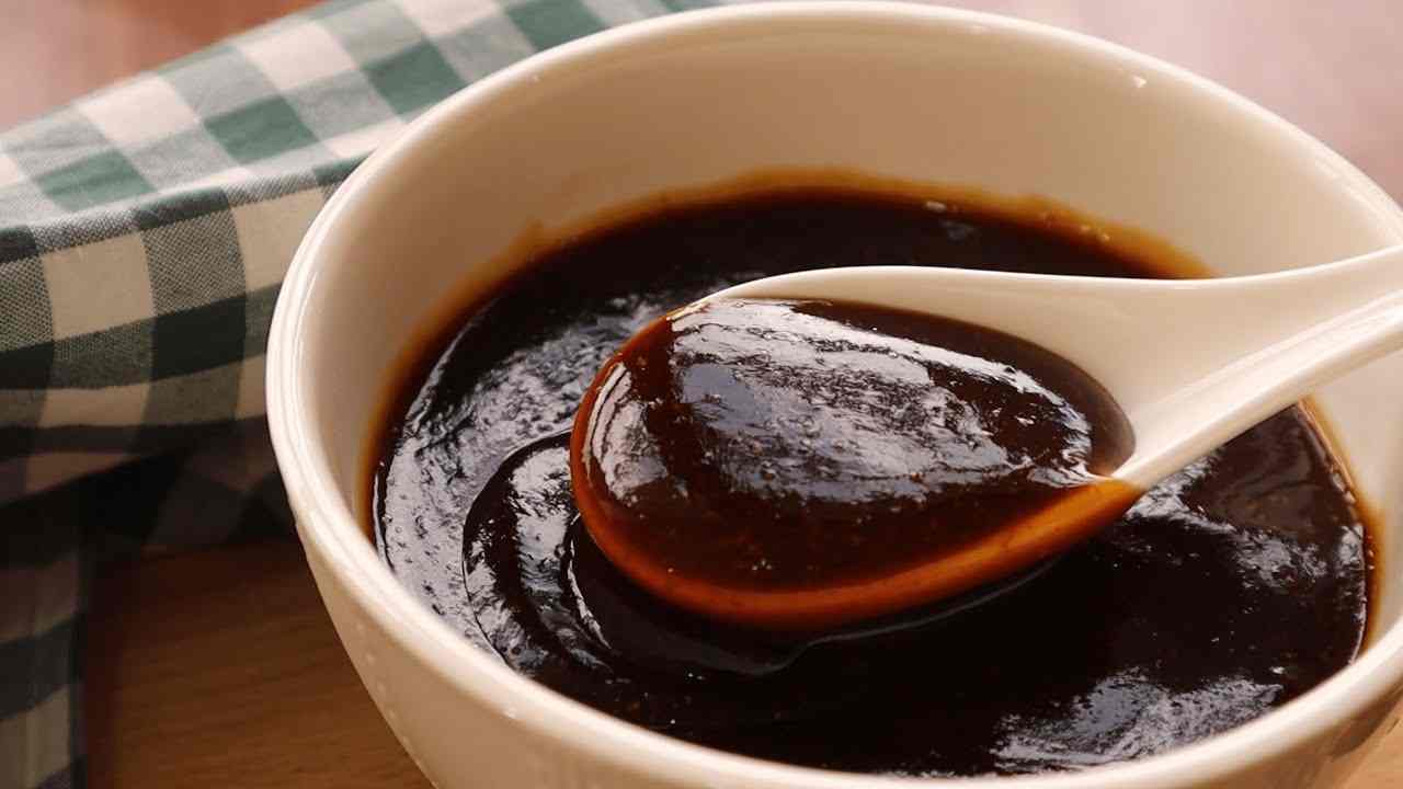 شیره خرما با هسته با روش فرآوری سنتی